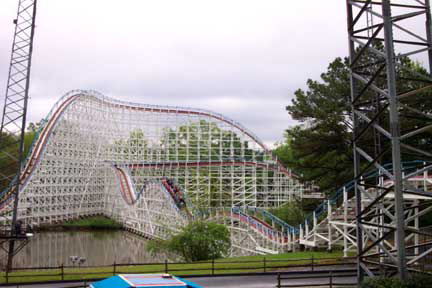 AtlantaTrip2003_files/atlan6flags.jpg (46917 bytes)
